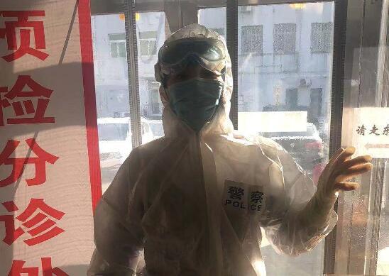 東北公司清河發(fā)電公司員工朱金良的妻子左麗穎奮戰(zhàn)在抗疫一線.jpg
