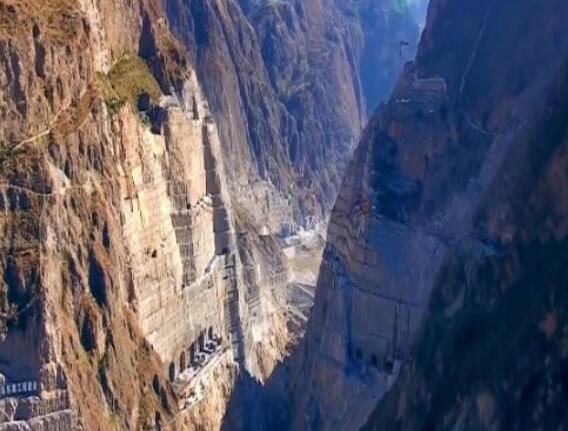 為建烏東德水電站，在峽谷底部挖90米深洞穴，用來干嘛的？