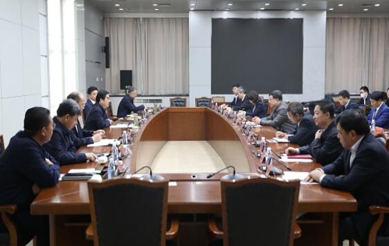 鄧建玲與唐山市委副書記、市長丁繡峰會談