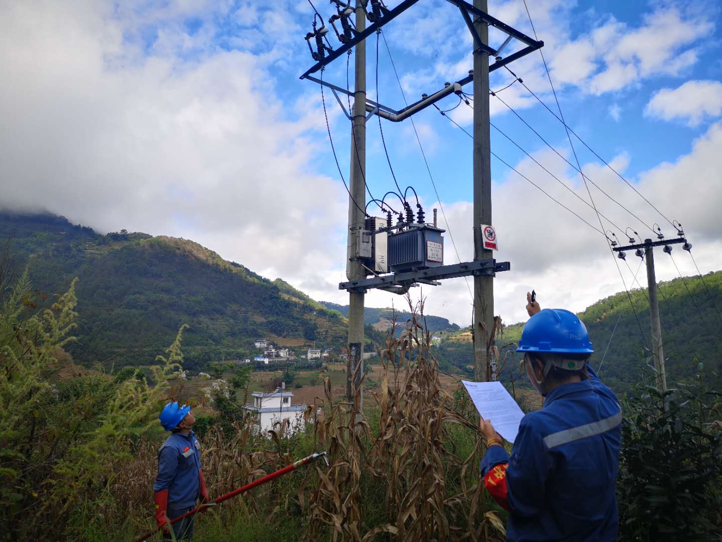 臨滄云縣供電局開展線路維護改造，全面提升供電可靠性