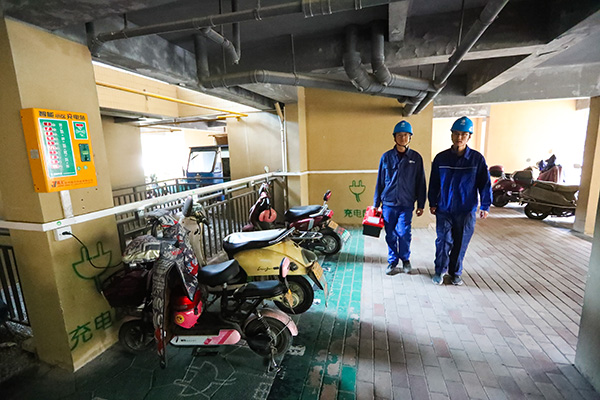 “小電驢”充電更安全了！寧?？h24393個充電接口完成升級改造