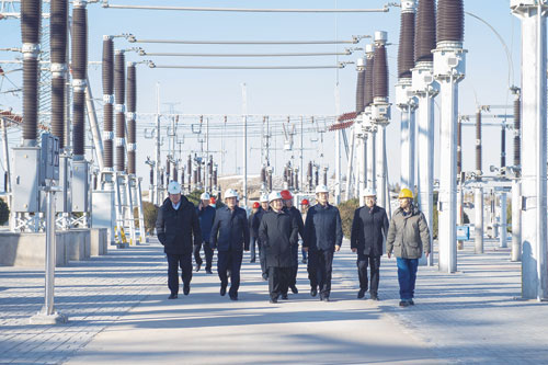 內蒙古電力集團公司董事長、黨委書記賈振國深入阿拉善電業(yè)局調研