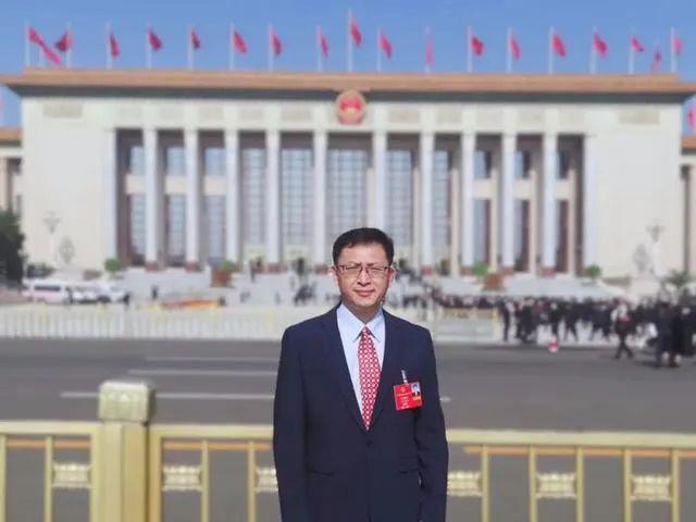 加快推動(dòng)新能源行業(yè) 與人工智能融合創(chuàng)新——訪全國(guó)人大代表、樂山太陽能研究院院長(zhǎng)姜希猛