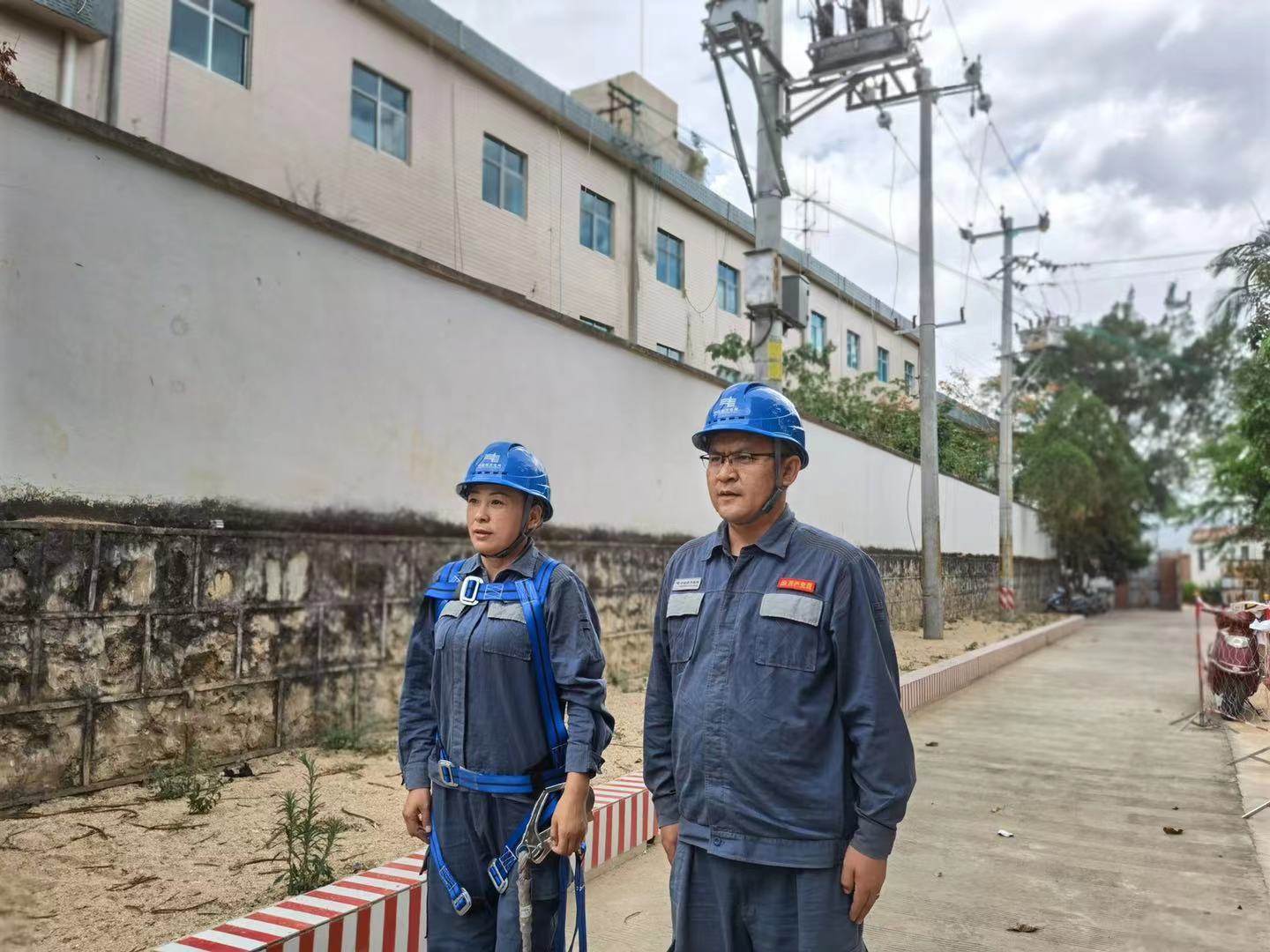 臨滄云縣供電局黨員帶頭開展崗評，促員工技能快速提升