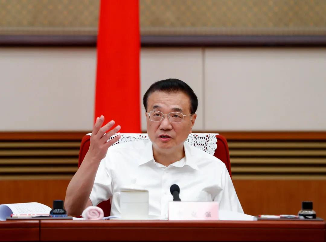 李克強(qiáng)：發(fā)揮西部風(fēng)、光、水電等優(yōu)勢(shì) 建大型清潔能源基地