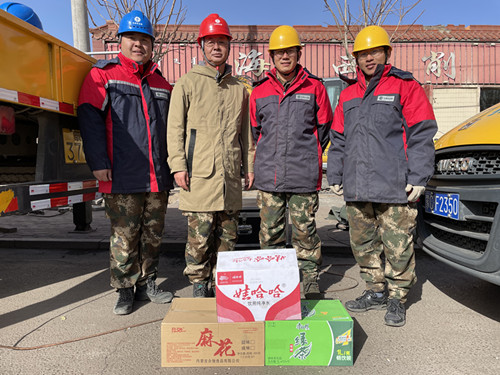 烏海電業(yè)局配電帶電作業(yè)處助力“煤改電”，送溫暖進(jìn)現(xiàn)場(chǎng)