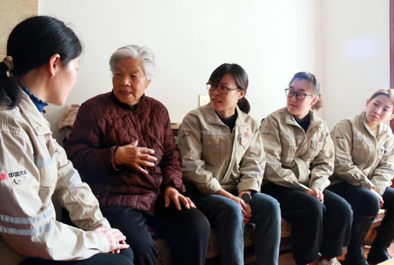 別樣婦女節(jié)，溫暖老人心