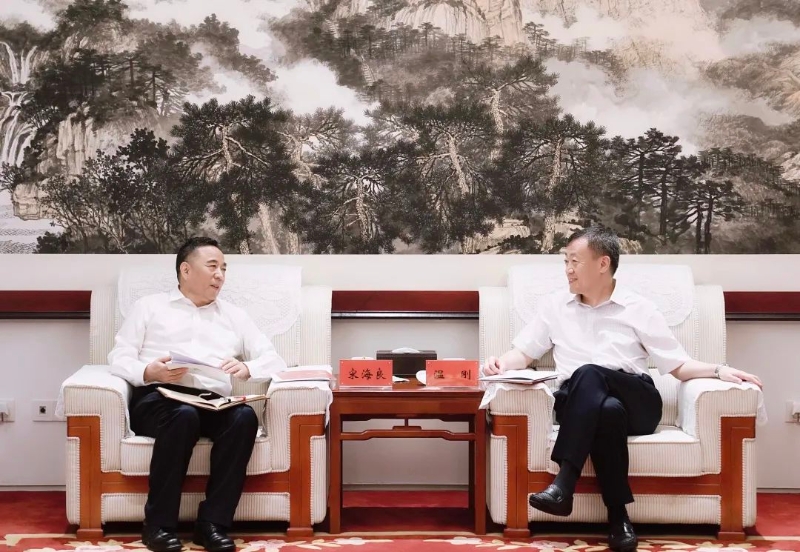 宋海良孫洪水與中國融通集團(tuán)董事長溫剛、總經(jīng)理馬正武座談