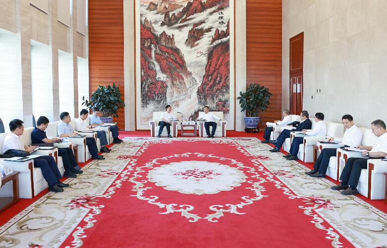 宋海良與武漢理工大學(xué)黨委書記信思金、校長楊宗凱座談