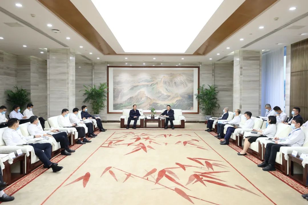 國家電網(wǎng)公司董事長、黨組書辛保安與東方電氣集團(tuán)董事長俞培根、總經(jīng)理徐鵬會談