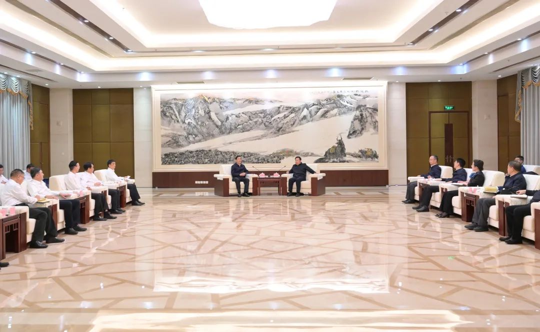 國家電網(wǎng)公司董事長、黨組書辛保安與四川省委書記王曉暉會談