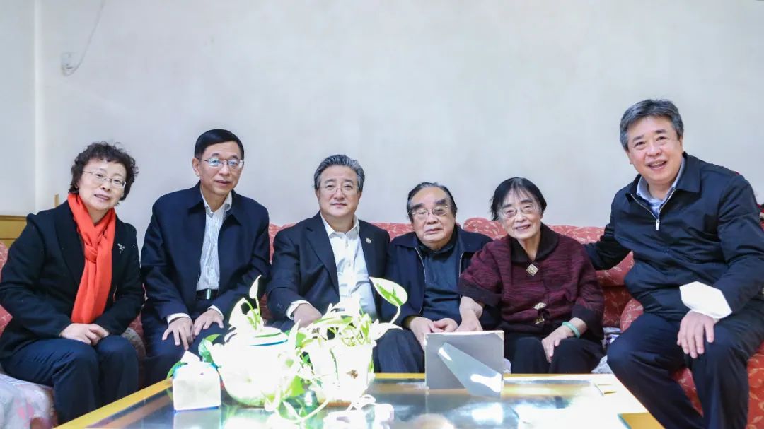 余劍鋒春節(jié)前夕看望慰問核工業(yè)老領導蔣心雄、陳肇博