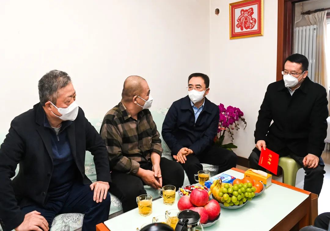 鄒磊、劉明勝走訪慰問退休老領(lǐng)導(dǎo)、勞模遺屬、困難黨員群眾