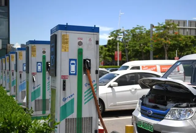 中國電動(dòng)車企駛?cè)肴毡尽八{(lán)?！笔袌? width=