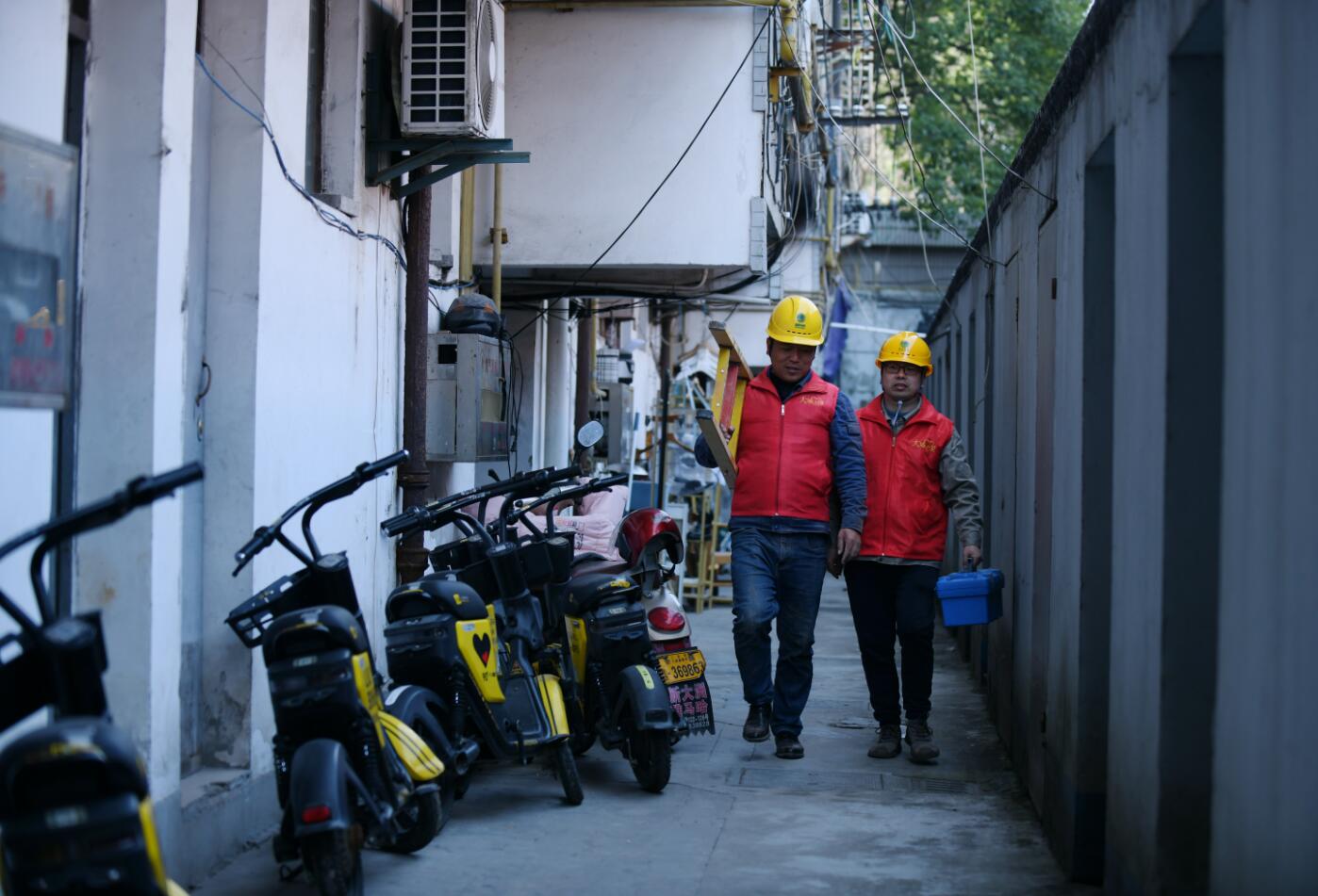 國網(wǎng)余姚市供電公司：“點亮黑樓道2.0”，借“光”照亮居民歸家路