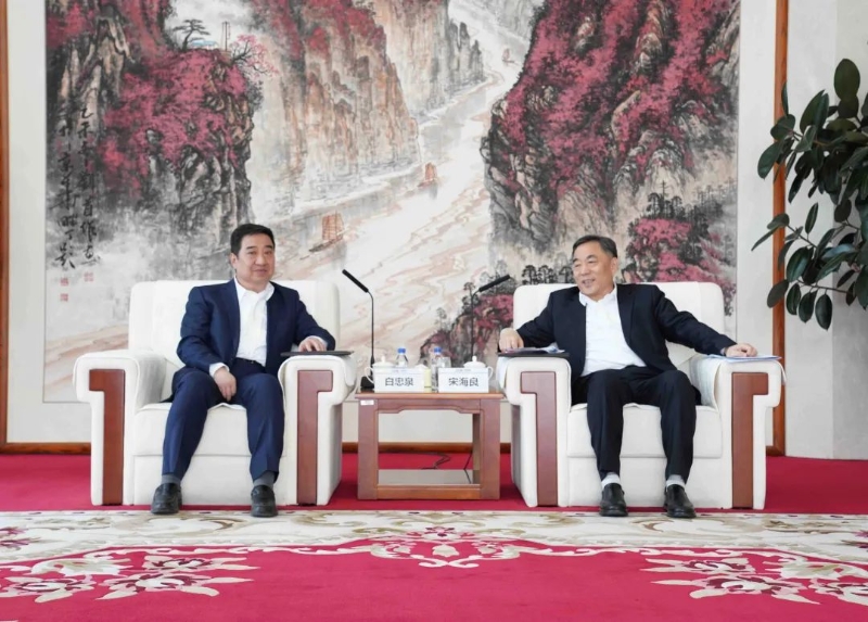 中國(guó)能建黨委書記、董事長(zhǎng)宋海良與中國(guó)電氣裝備黨委書記、董事長(zhǎng)白忠泉會(huì)談