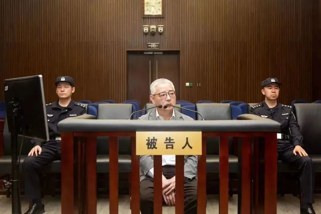 被控受賄1.56億，原上海電氣集團(tuán)股份有限公司總裁、董事長鄭建華受審