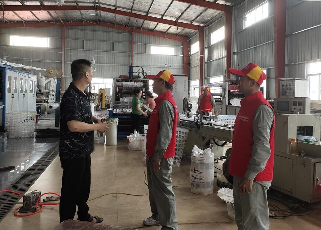 國網(wǎng)石首市供電公司“電”亮綠色經(jīng)濟(jì)，為企業(yè)降成本“支招”