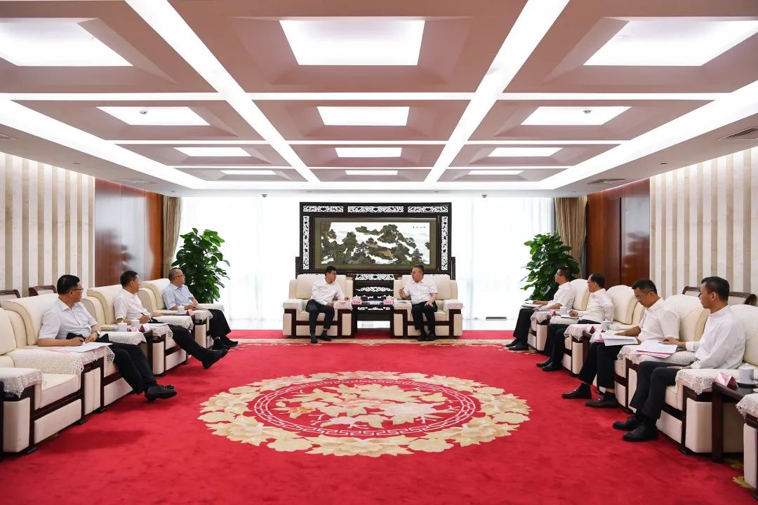 葉向東與甘肅省委常委、副省長張錦剛舉行會(huì)談