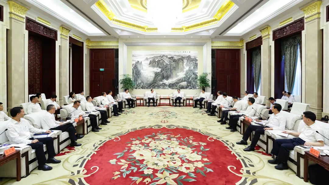 中國華電黨組書記、董事長江毅拜會(huì)貴州省委書記徐麟、省長李炳軍