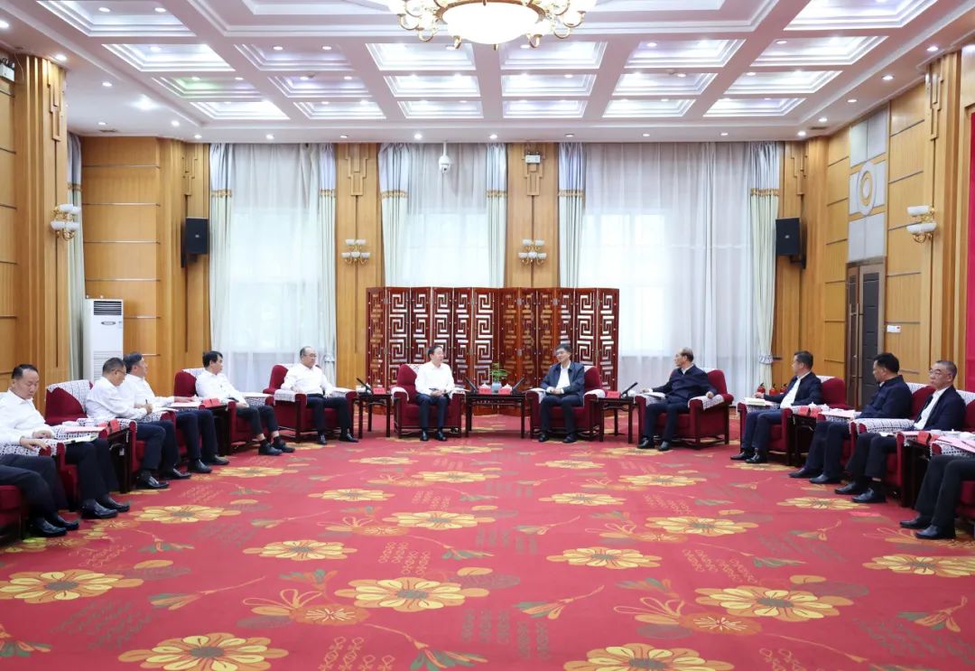 國(guó)家電網(wǎng)公司董事長(zhǎng)、黨組書辛保安會(huì)見青海省委書記陳剛、省長(zhǎng)吳曉軍、省政協(xié)主席公保扎西