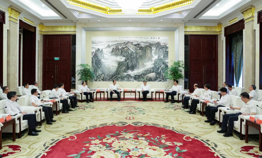 中國(guó)電建黨委書記、董事長(zhǎng)丁焰章拜會(huì)貴州省委書記徐麟、省長(zhǎng)李炳軍