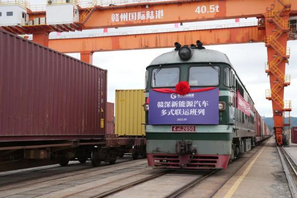 國產(chǎn)新能源汽車，坐火車“出海”!