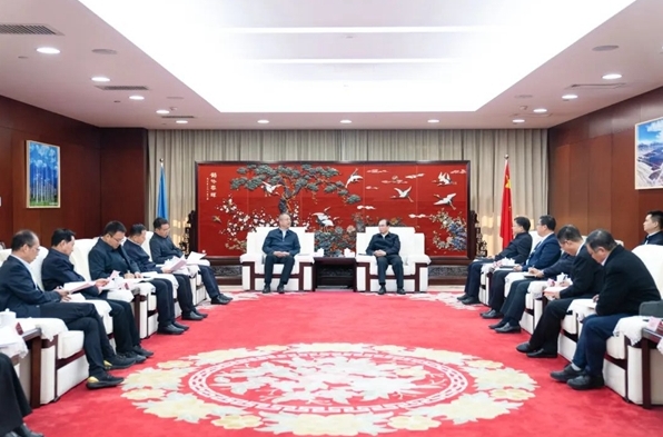 江毅會(huì)見(jiàn)陜西省人大常委會(huì)副主任、寶雞市委書(shū)記楊廣亭