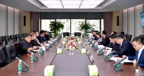 中國電建黨委書記、董事長丁焰章同洪都拉斯國會主席雷東多舉行會談