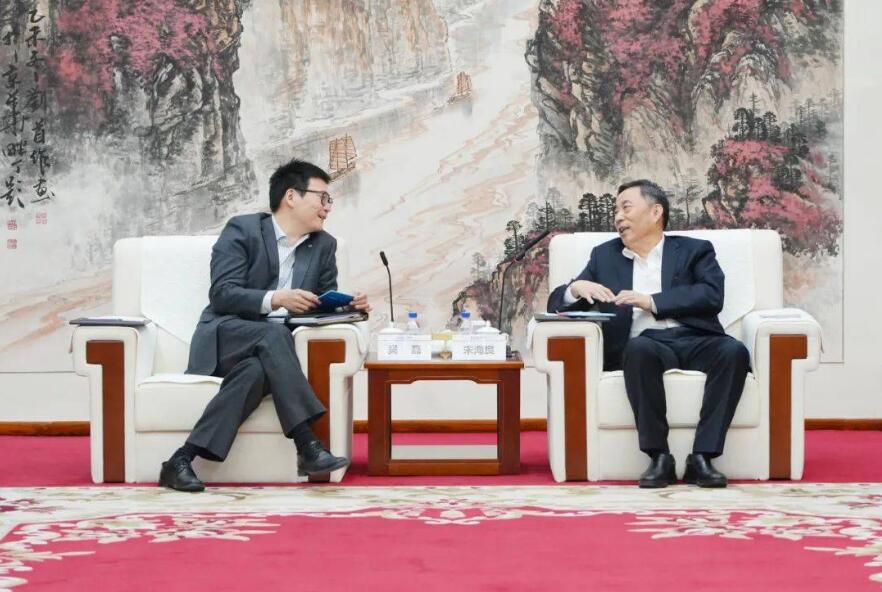 中國(guó)能建黨委書記、董事長(zhǎng)宋海良與上海電氣集團(tuán)黨委書記、董事長(zhǎng)吳磊會(huì)談