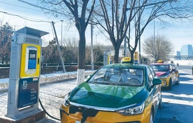 一天去四趟換電站，新能源出租車“不抗凍”怎么開