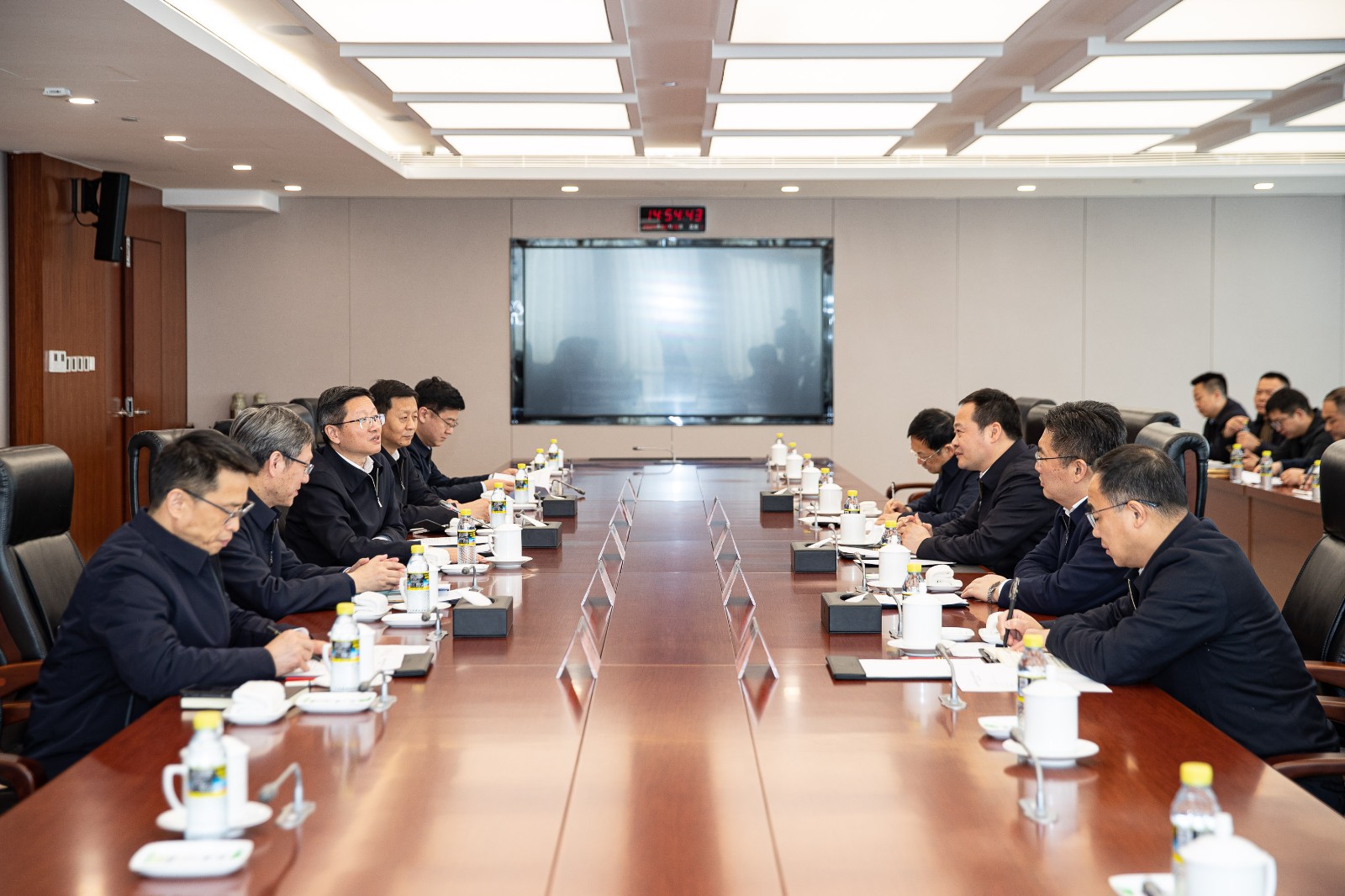 國家能源集團公司總經(jīng)理、黨組副書記余兵會見上饒市委書記陳云