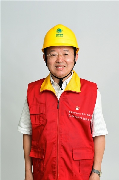 全國人大代表、國網(wǎng)浙江慈溪市供電公司客服中心社區(qū)經(jīng)理錢海軍——讓訴訟服務之光照亮千家萬戶