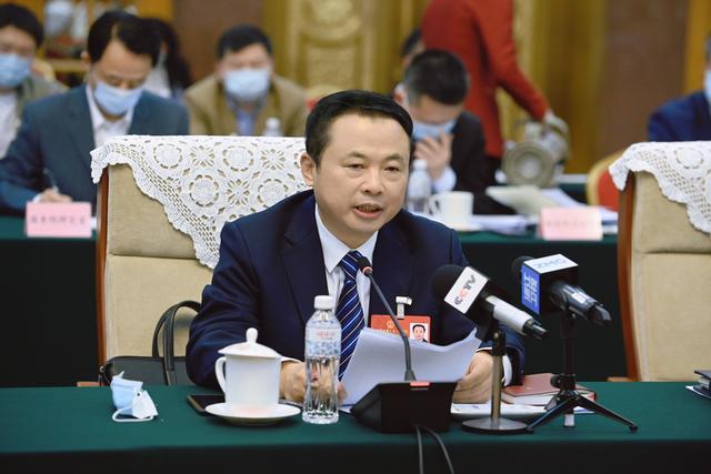 【兩會好聲音】全國人大代表、天能控股董事長張?zhí)烊危和苿印犊稍偕茉捶ā沸抻啠Ｕ蠂夷茉窗踩? /></a></div>
				<div   id=