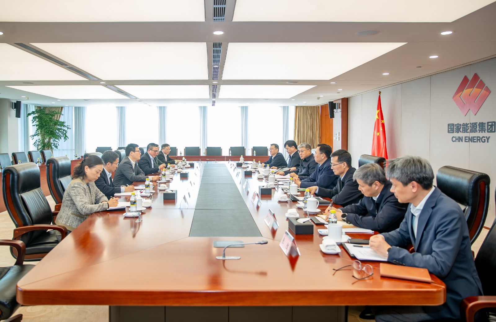 國家能源集團黨組書記、董事長劉國躍會見上海電氣集團黨委書記、董事長吳磊
