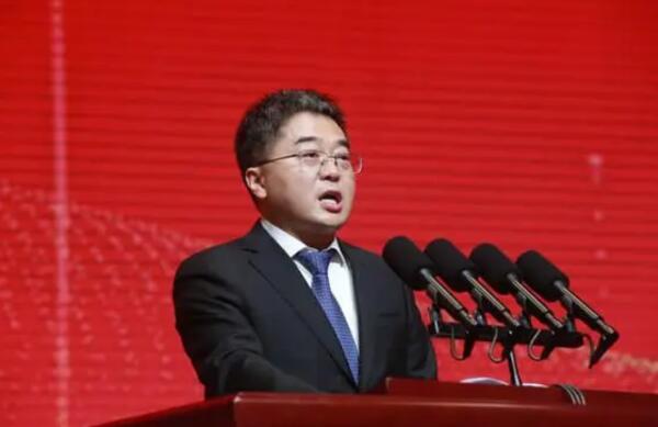 “垃圾大王”嚴圣軍，拿啥完成近千億投資?