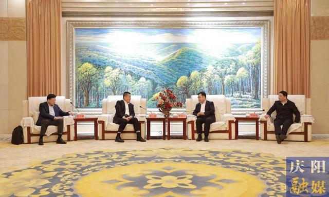 慶陽市委書記黃澤元、市長周繼軍與山東能源集團(tuán)黨委書記、董事長李偉一行座談