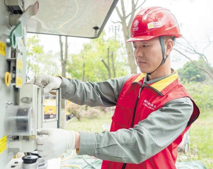 賀彪：星城萬(wàn)家燈火，“帶電護(hù)衛(wèi)”用心守候