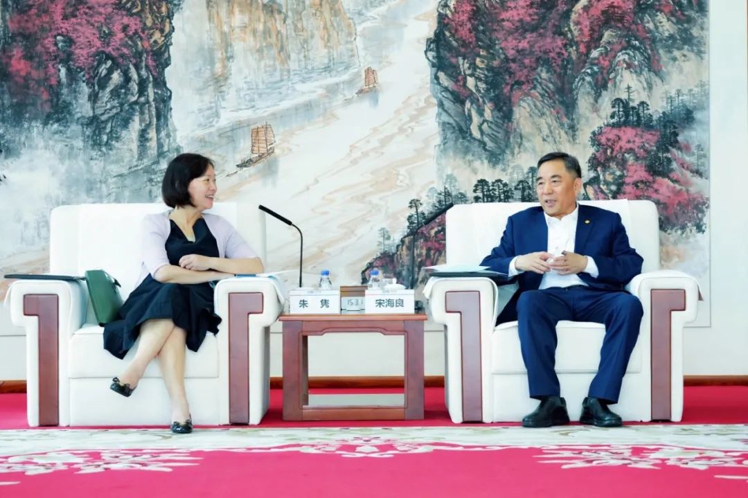 中國(guó)能建黨委書記、董事長(zhǎng)宋海良與絲路基金董事長(zhǎng)朱雋會(huì)談