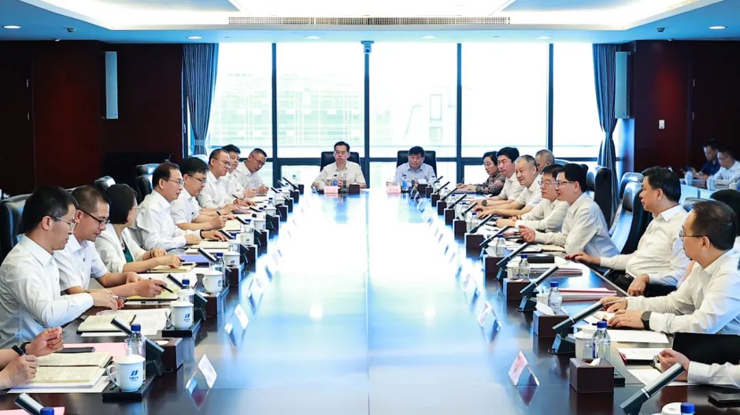 華電集團(tuán)黨組書記、董事長江毅與廣西壯族自治區(qū)主席藍(lán)天立會(huì)談