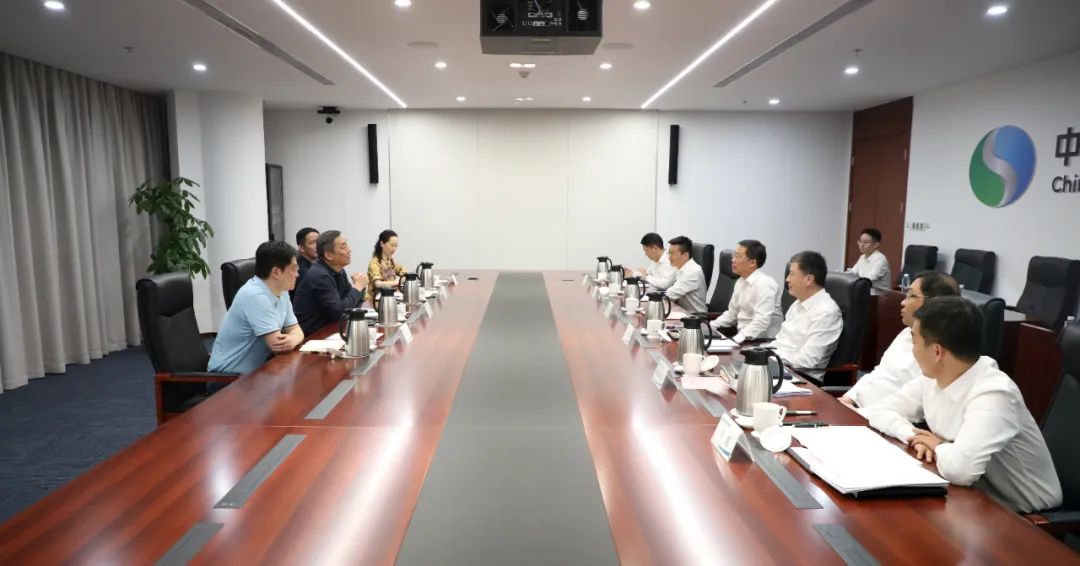 中國(guó)電氣裝備李洪鳳董事長(zhǎng)、周群總經(jīng)理會(huì)見上