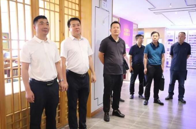 陜西秦龍電力環(huán)?？萍挤止镜皆L西安新生代企業(yè)家聯(lián)誼會(huì)參觀交流