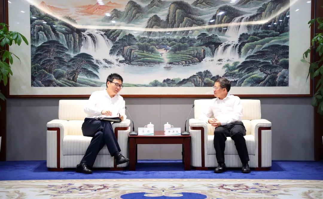 中國電氣裝備黨委書記、董事長(zhǎng)李洪鳳會(huì)見上海