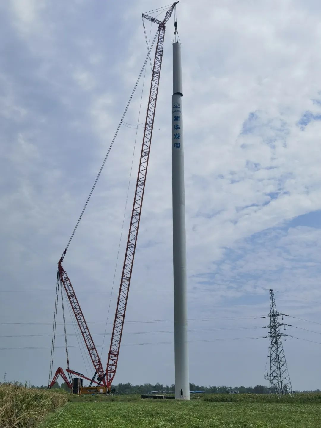 河南省唐河縣東王集、畢店60兆瓦風電項目塔筒圓滿完成吊裝