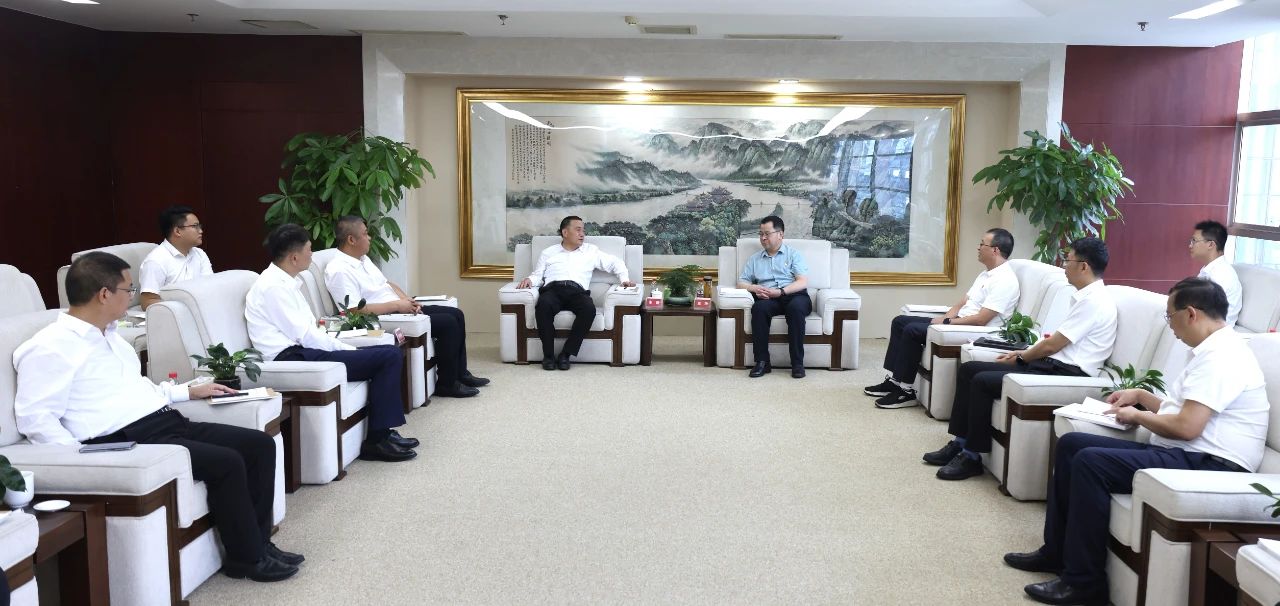 大唐四川公司黨委書記、董事長(zhǎng)梁華與中建八局西南分公司黨委書記、董事長(zhǎng)李彪會(huì)談