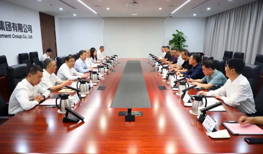 中國電氣裝備黨委書記、董事長李洪鳳會見陜西省人大常委會副主任、寶雞市委書記楊廣亭