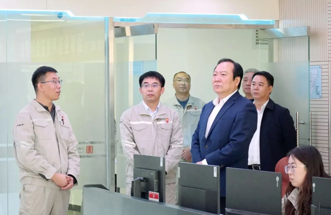 大唐國際發(fā)電公司黨委書記、董事長李凱到承德新能源事業(yè)部調(diào)研