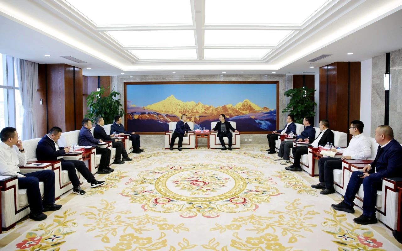 大唐云南公司黨委書記、董事長(zhǎng)王繼才與中鐵十局集團(tuán)有限公司總經(jīng)理、黨委副書記范中兵會(huì)談