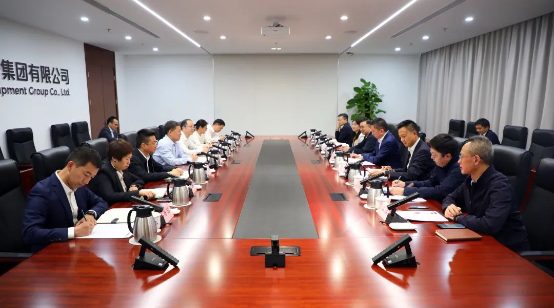 中國電氣裝備黨委書記、董事長李洪鳳會(huì)見上海市國資委黨委書記、主任賀青