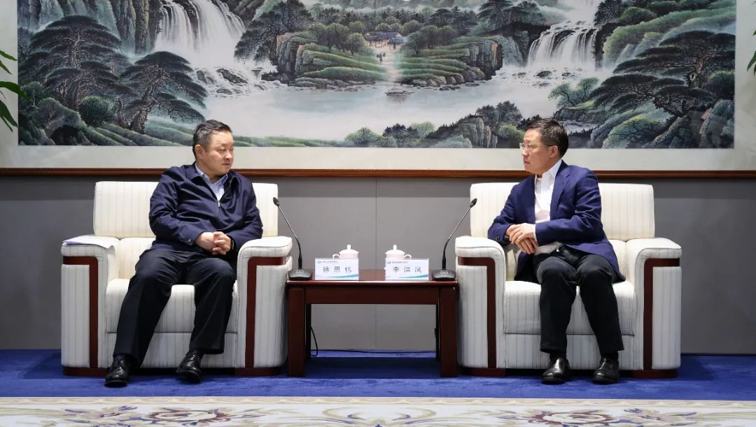 中國電氣裝備黨委書記、董事長李洪鳳會(huì)見中國國新黨委書記、董事長徐思偉